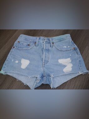 Levi Light Blue Distressed Denim Women’s Shorts size 26